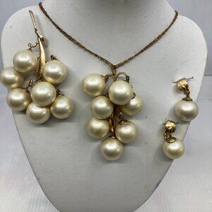 Vtg TRIFARI ? glamour wedding bridal faux pearl earrings brooch necklace set